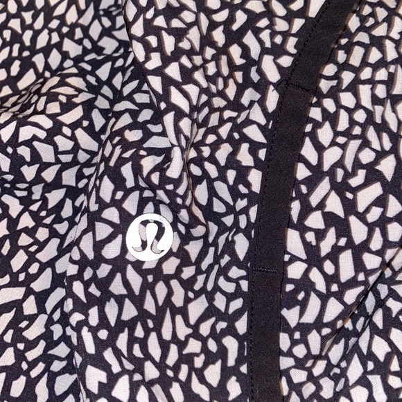 Lululemon - Picture 4 of 4